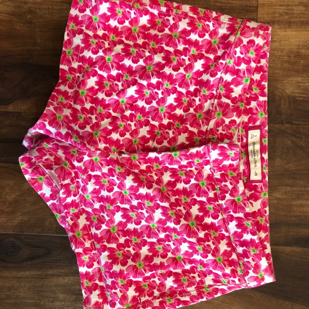 Abercrombie pink floral shorts size 6/28